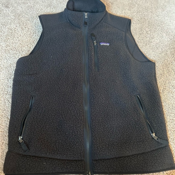 Patagonia Men's Black Fleece Vest - Picture 4 of 9